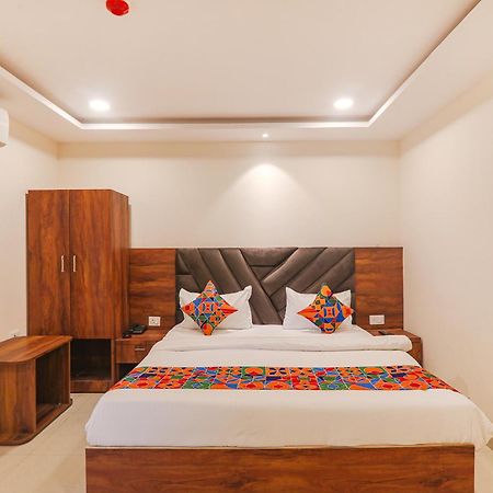Fabhotel Rachna Palace And Banquets - Nr Lekhraj Metro Station Lucknow Eksteriør bilde
