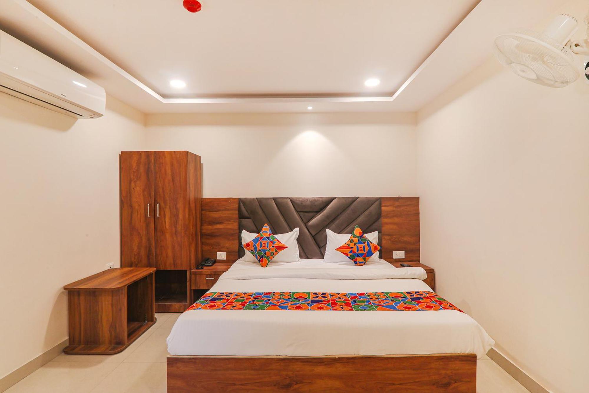 Fabhotel Rachna Palace And Banquets - Nr Lekhraj Metro Station Lucknow Eksteriør bilde
