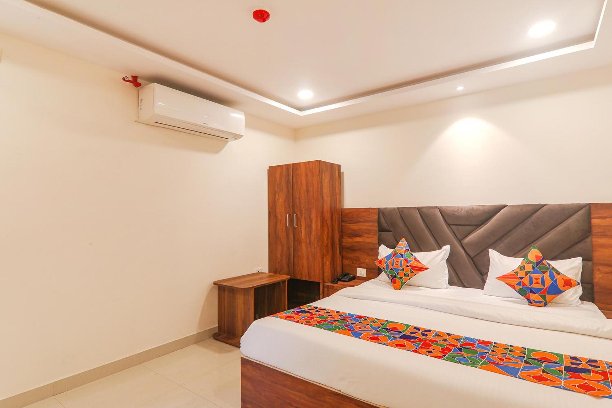 Fabhotel Rachna Palace And Banquets - Nr Lekhraj Metro Station Lucknow Eksteriør bilde