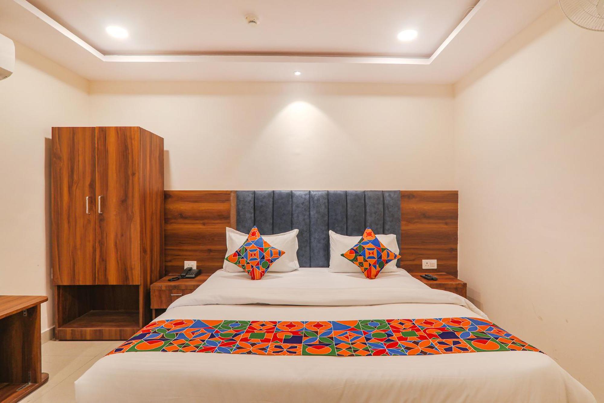 Fabhotel Rachna Palace And Banquets - Nr Lekhraj Metro Station Lucknow Eksteriør bilde