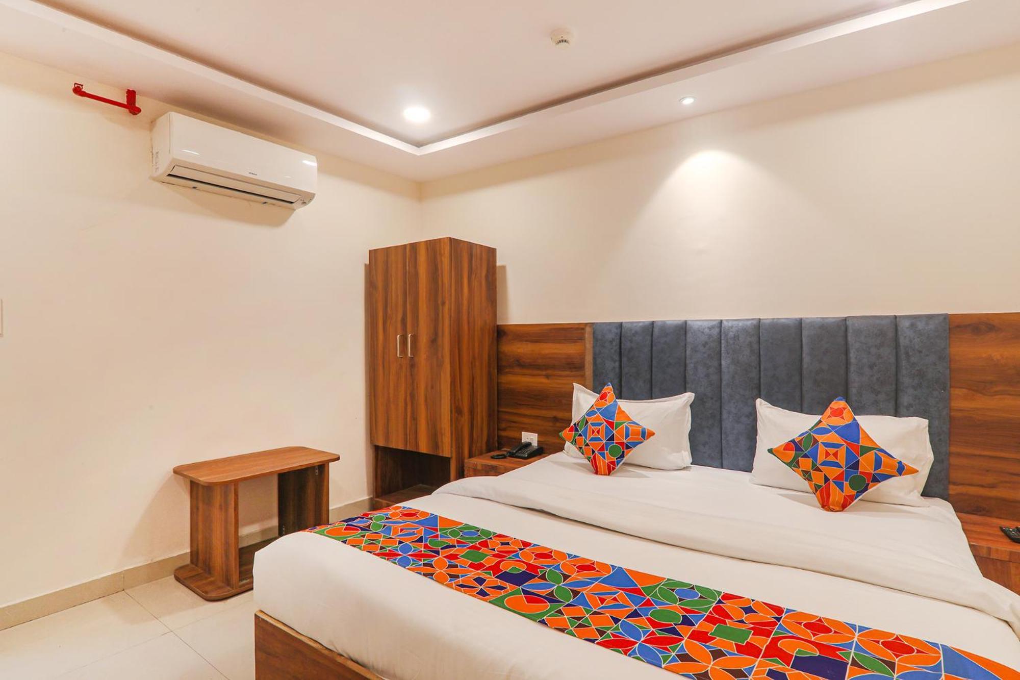 Fabhotel Rachna Palace And Banquets - Nr Lekhraj Metro Station Lucknow Eksteriør bilde