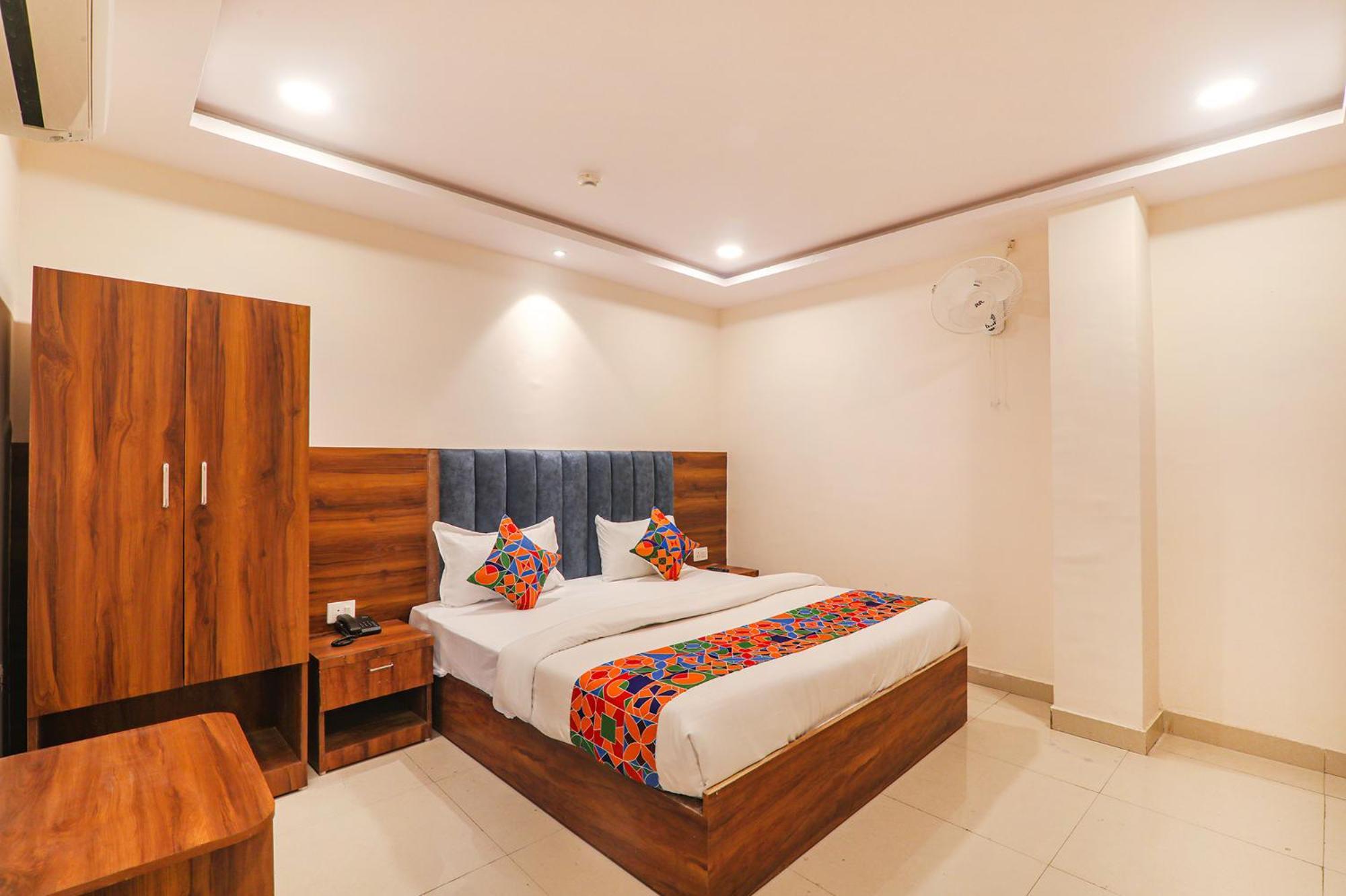 Fabhotel Rachna Palace And Banquets - Nr Lekhraj Metro Station Lucknow Eksteriør bilde