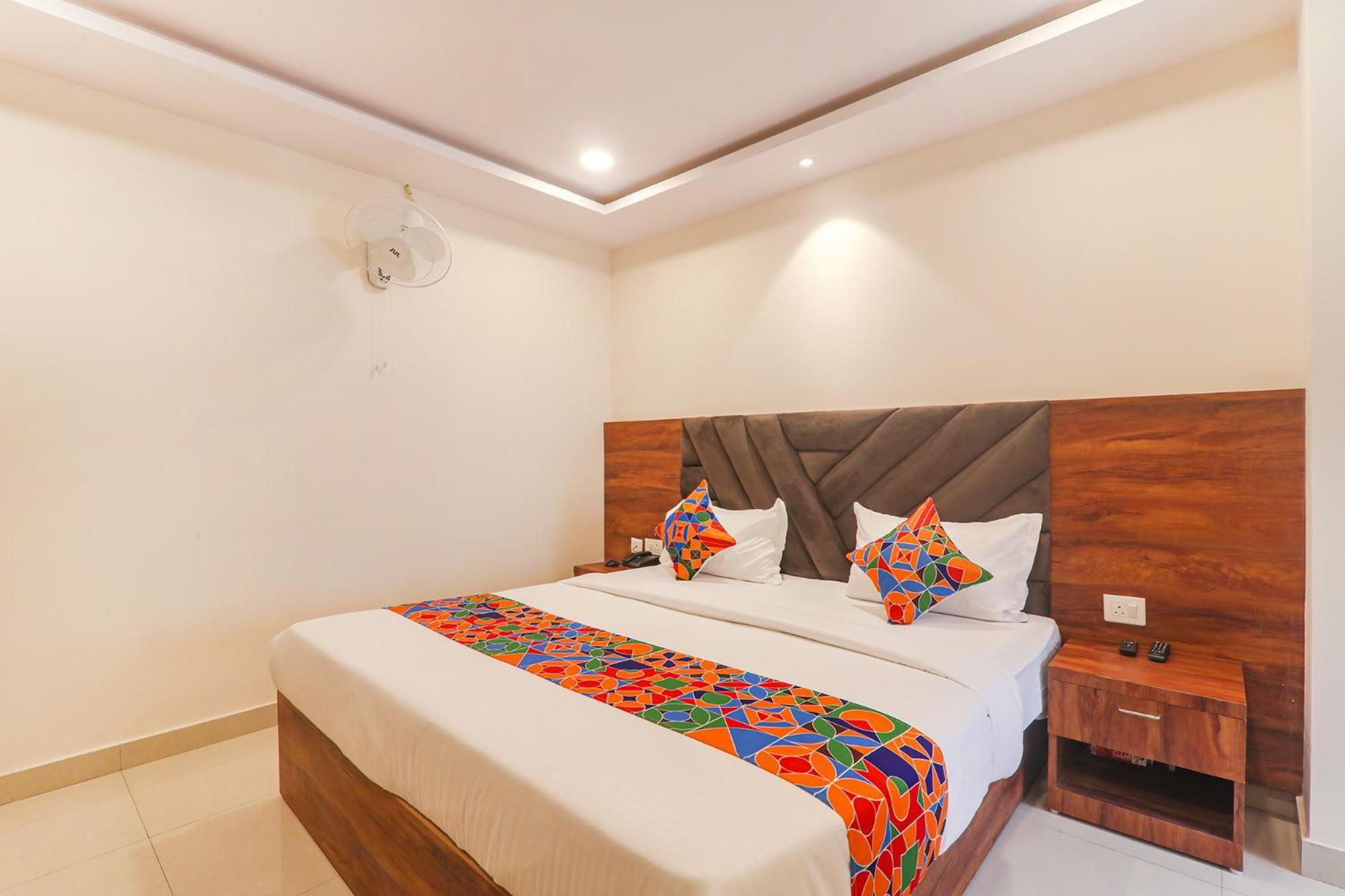Fabhotel Rachna Palace And Banquets - Nr Lekhraj Metro Station Lucknow Eksteriør bilde