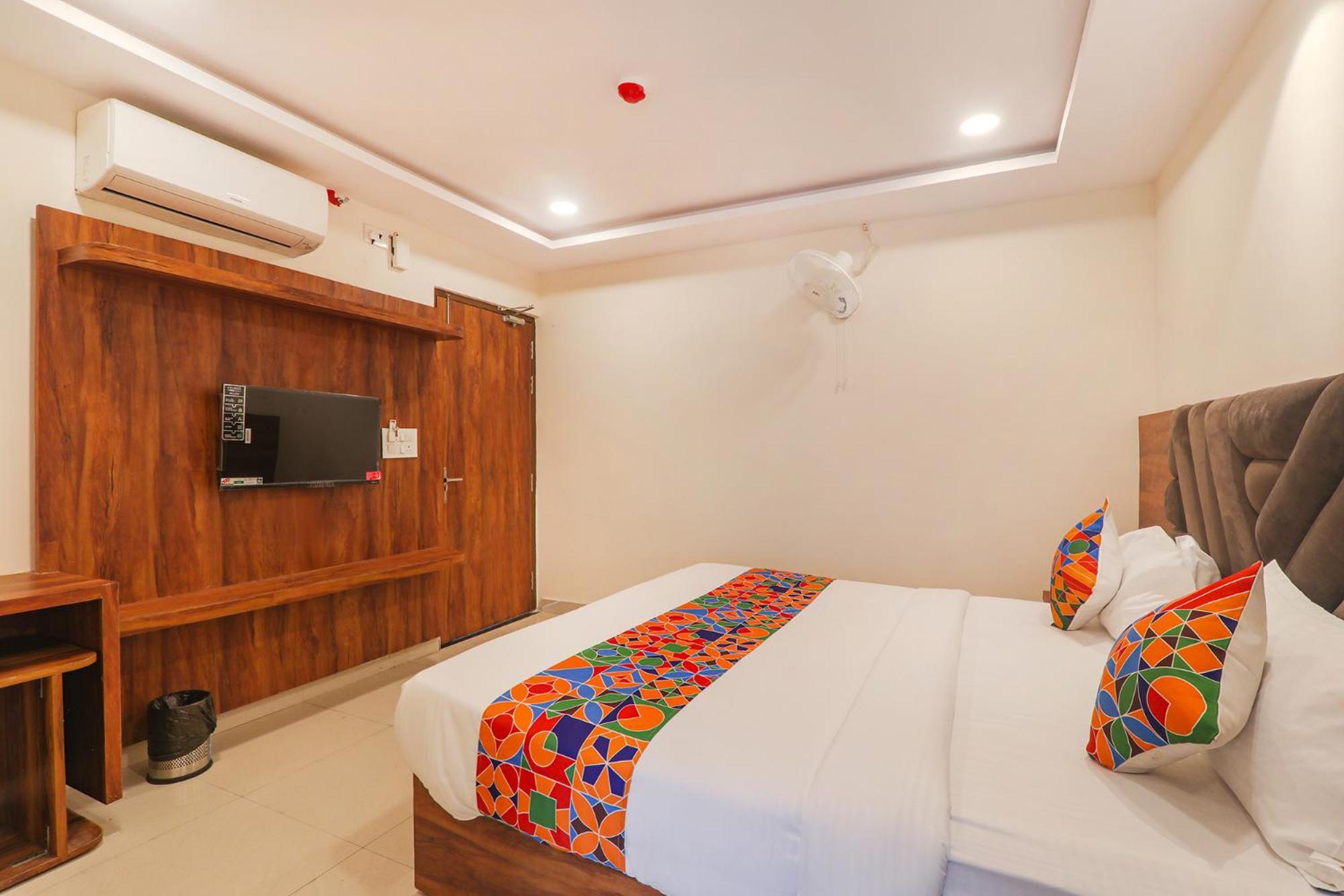 Fabhotel Rachna Palace And Banquets - Nr Lekhraj Metro Station Lucknow Eksteriør bilde