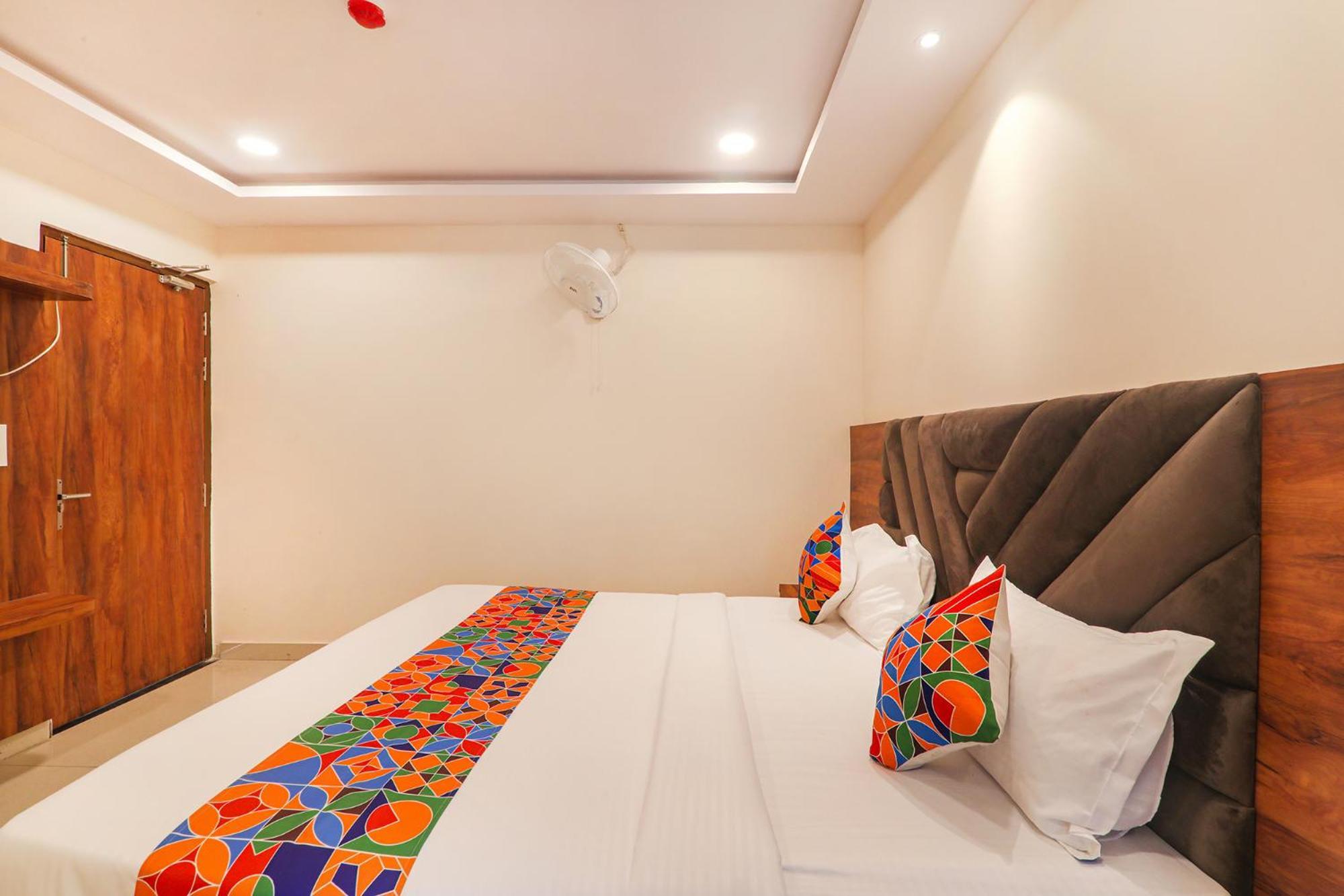 Fabhotel Rachna Palace And Banquets - Nr Lekhraj Metro Station Lucknow Eksteriør bilde