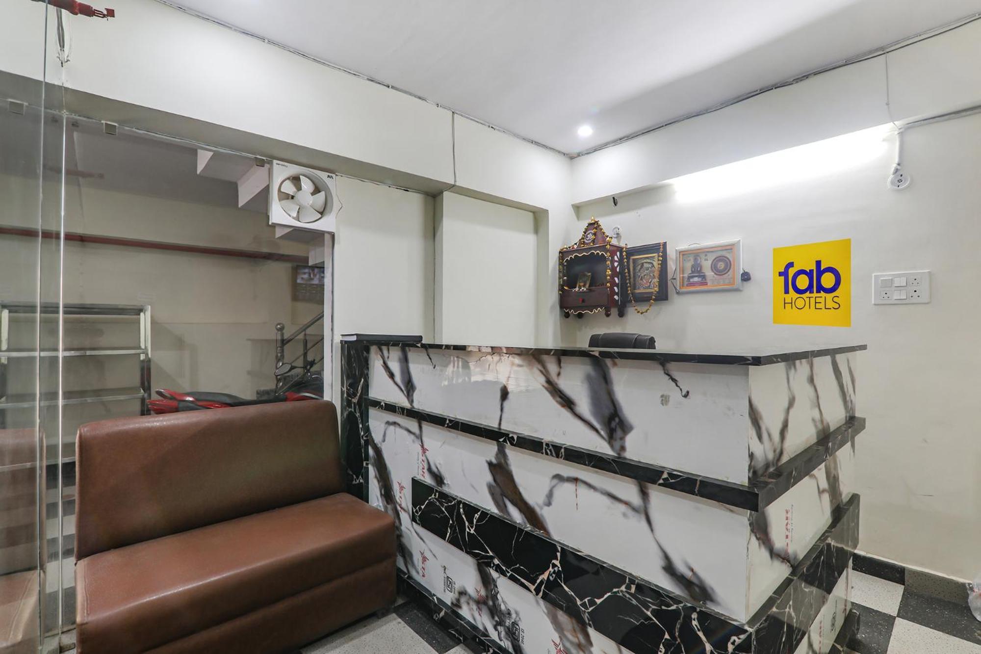 Fabhotel Rachna Palace And Banquets - Nr Lekhraj Metro Station Lucknow Eksteriør bilde