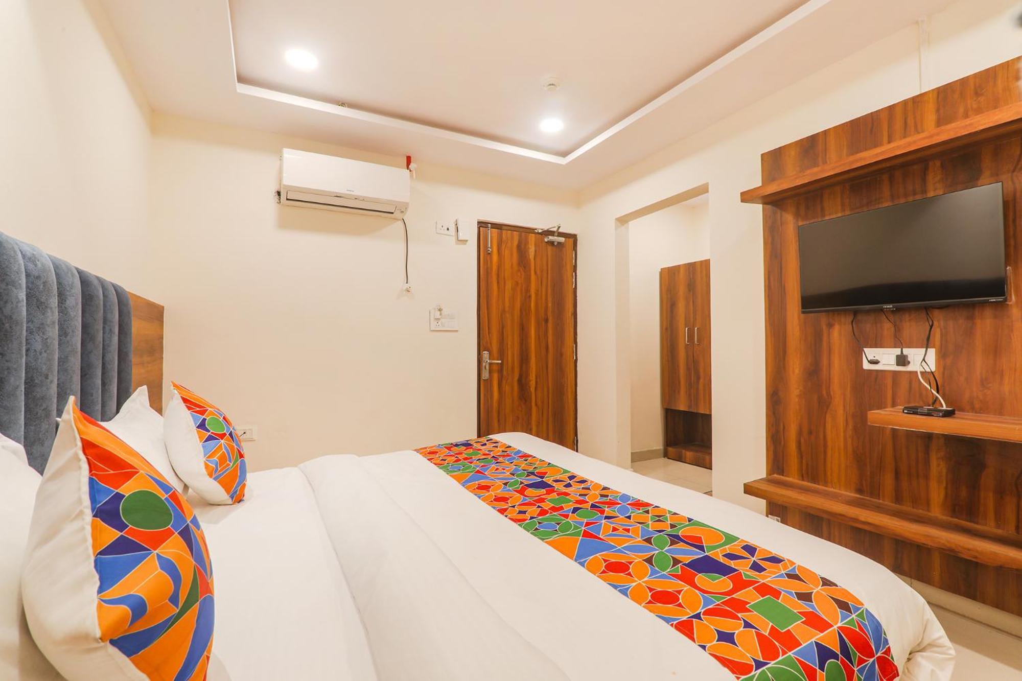 Fabhotel Rachna Palace And Banquets - Nr Lekhraj Metro Station Lucknow Eksteriør bilde