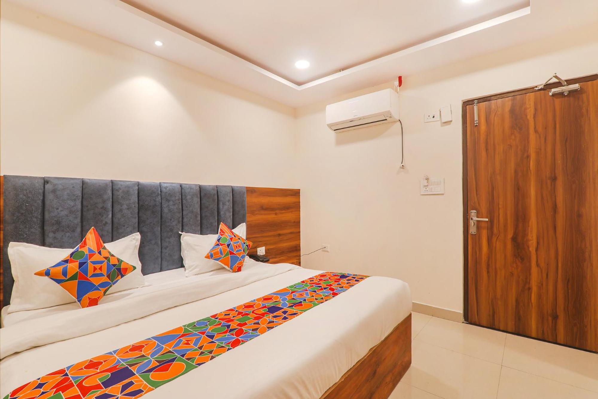 Fabhotel Rachna Palace And Banquets - Nr Lekhraj Metro Station Lucknow Eksteriør bilde
